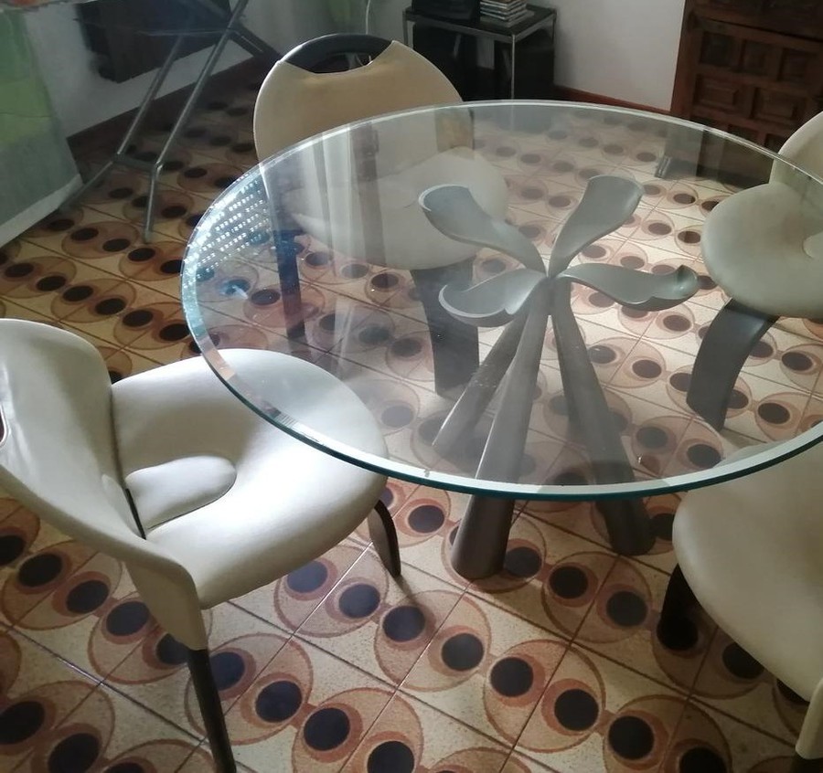 Tisch und Stuhlen Saporiti