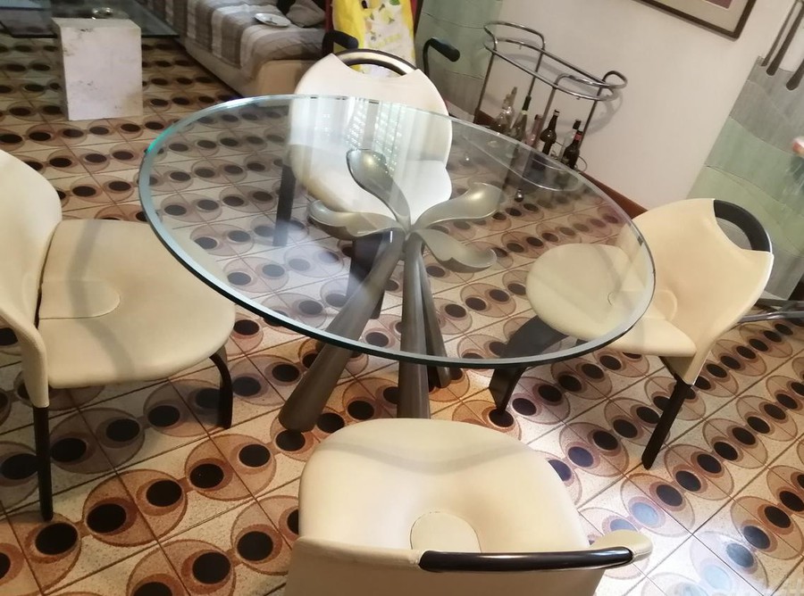 Tisch und Stuhlen Saporiti